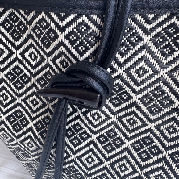 Neiman Marcus Large Bucket StrawTote Bag Boho - Picture 3 of 9